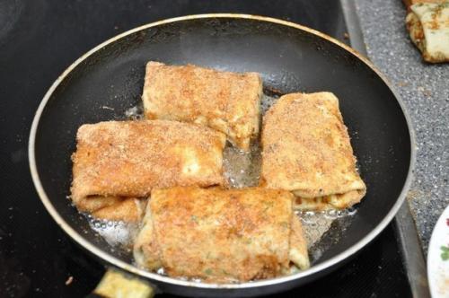 Блинчики с начинкой в панировке. 06