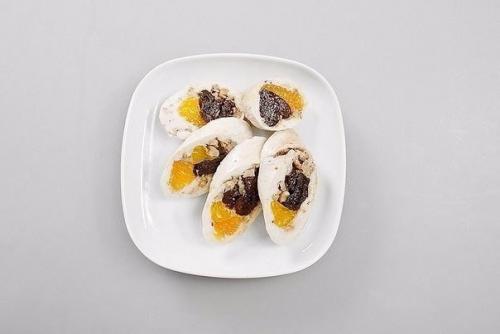 Паровой куриный рулет с мандаринами и черносливом. Паровой куриный рулет с мандаринами и черносливом.