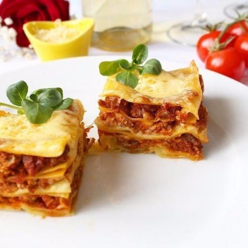 Лазанья.  Ингредиенты:   Для соуса болоньезе: