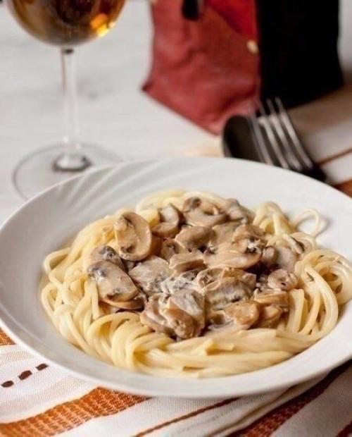 Спагетти со сливочно - грибным соусом. 03