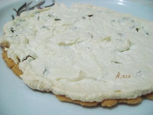 Торт Королевский.  Привлекло меня в этом тортике то, что два коржа (песочный и безе) выпекаются вместе! 03