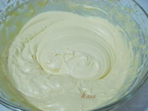 Торт Королевский.  Привлекло меня в этом тортике то, что два коржа (песочный и безе) выпекаются вместе! 04