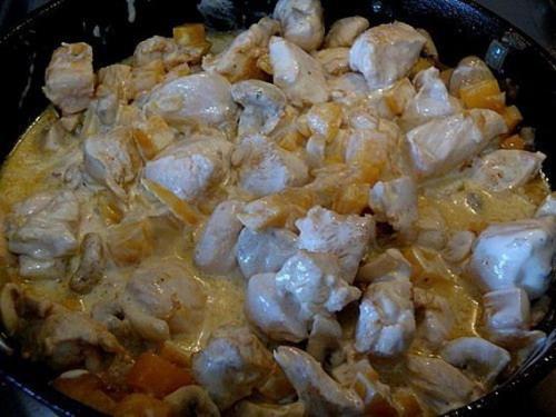 Курица с тыквой и шампиньонами в сметане. 08