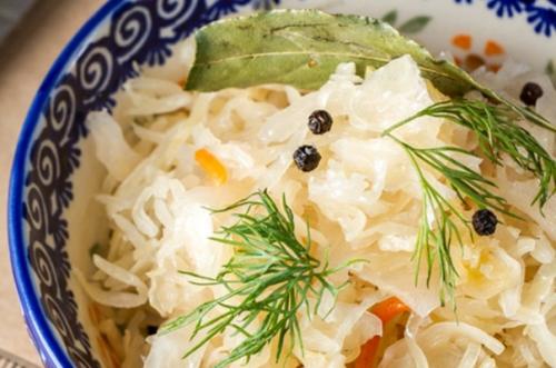 Квашеная капуста с укропом.