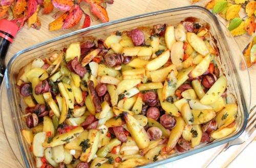 Картофель по - охотничьи в духовке.