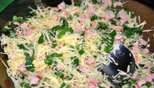 Нет ничего проще чем приготовить эти замечательные и сытные пирожки. 02