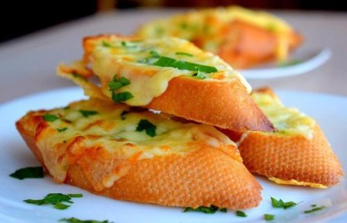 Бутерброды с чесноком и сыром?