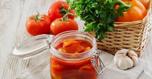 Острое лечо из помидор и перца.