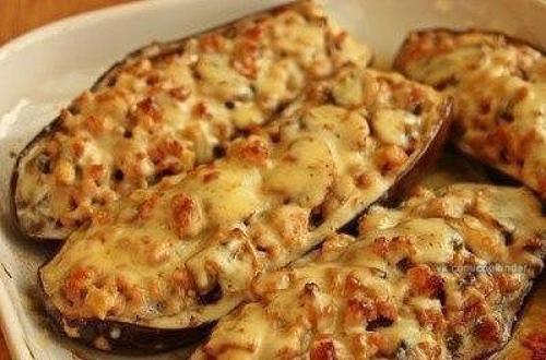 Баклажаны, фаршированные грибами и фаршем.