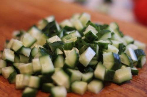 Вкусный овощной салат с красной фасолью. 01