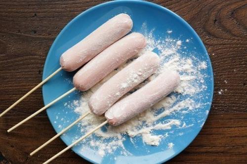 Корн дог.  Ингредиенты: 03