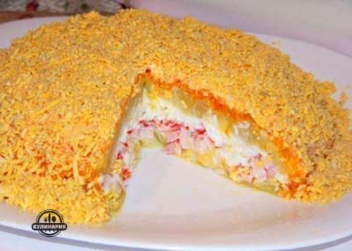 Крабовый слоеный салат.
