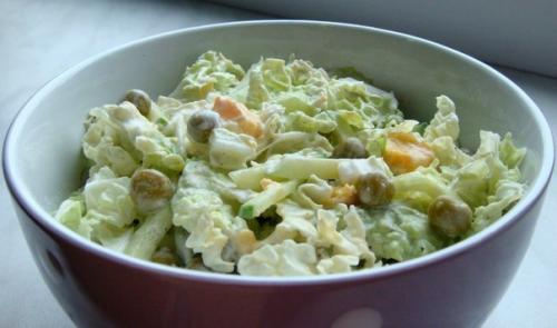 Салат из пекинской капусты.