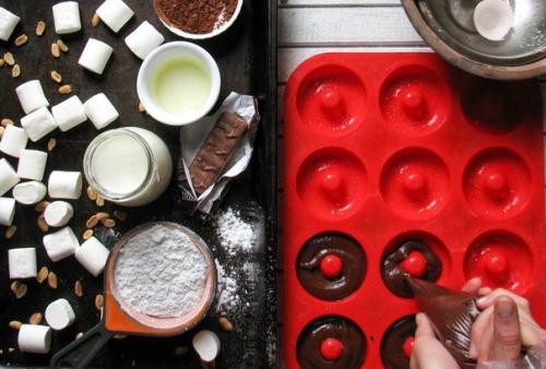 Пончики Сникерс.  Для пончиков: 04