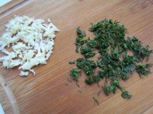 Фаршированные яйца со шпротами и красной икрой. 03