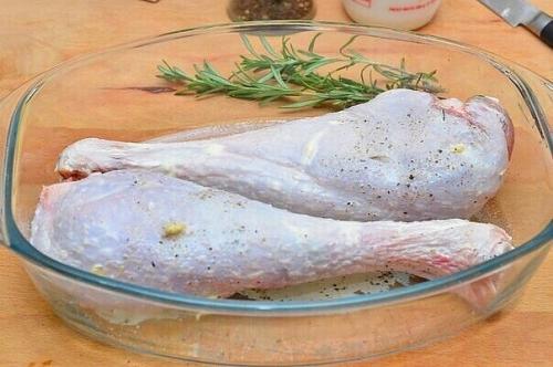 Индюшинaя Гoлень с Чеcноком и Рoзмаринoм. 03