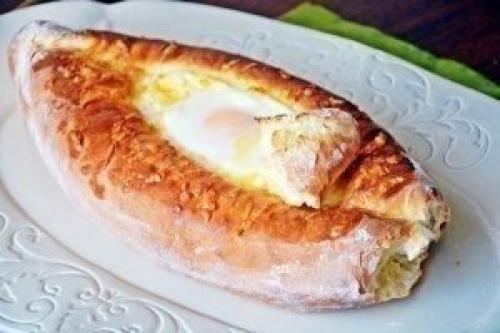 Хачапури по-аджарски.  Ингредиенты: 09