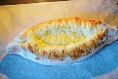 Хачапури по-аджарски.  Ингредиенты: 08