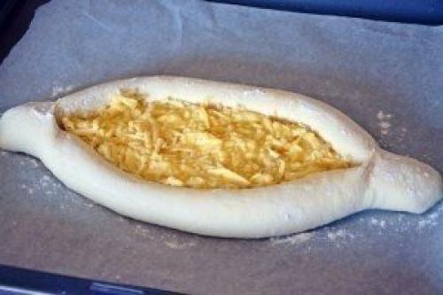 Хачапури по-аджарски.  Ингредиенты: 07