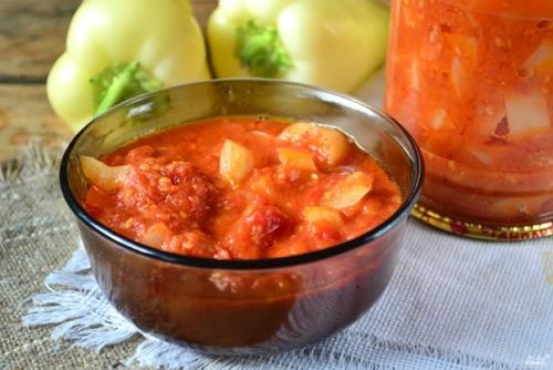 Лечо по-болгарски с томатной пастой.