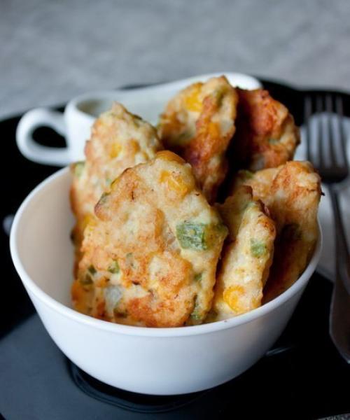 Куриные оладьи с кукурузой и фасолью.