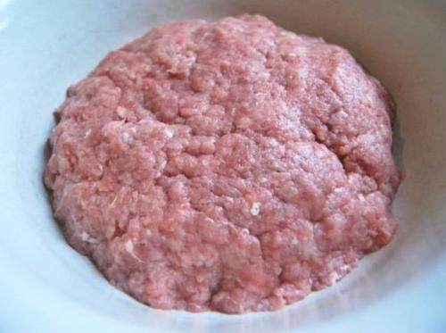 Мясной рулет с грибами в слоеном тесте. 01
