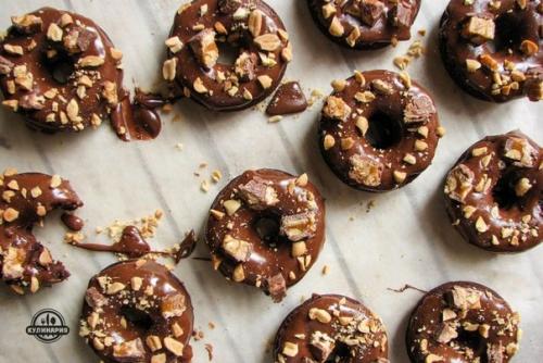 Пончики Сникерс.  Для пончиков: