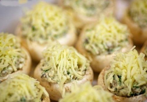 Шампиньоны с курицей и сыром. 08