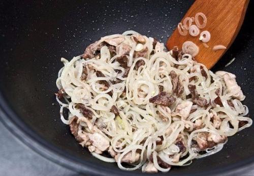 Солянка мясная?   Ингредиенты: 04