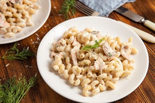 Паста с семгой в сливочном соусе.