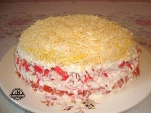 Салаты с крабовыми палочками.