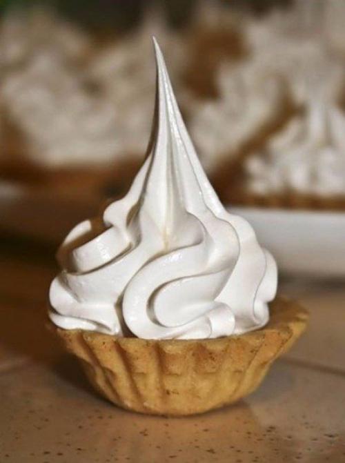 Насыпной творожный пирог с ягодами.