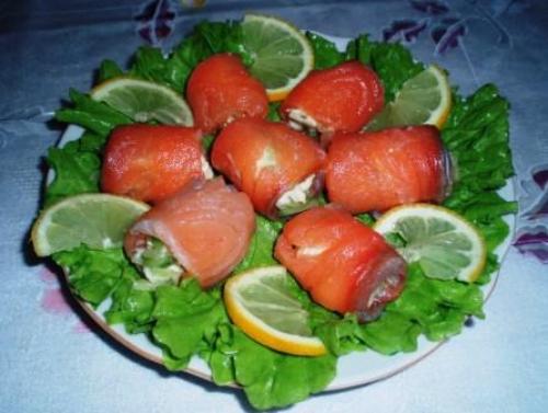 Рулетики из семги.