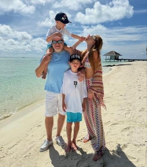 Наталья подольская и Владимир Пресняков с сыновьями отдыхают на Мальдивах.
