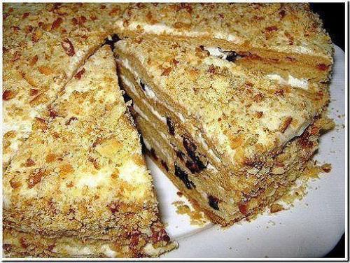 Торт медовый с черносливом.

