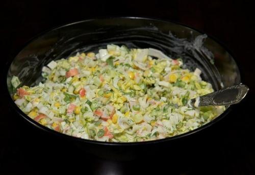 Салат из крабовых палочек с пекинской капустой. 09