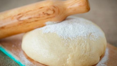 Пышное тесто на кефире для пирожков.