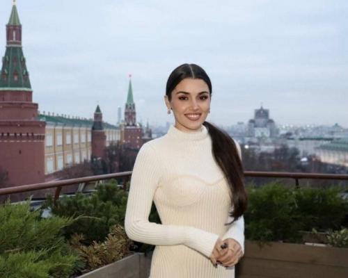 Турецкая звезда Ханде эрчел недавно прилетела в Москву на премьеру своего нового фильма Два Мира, Одно Желание. 02