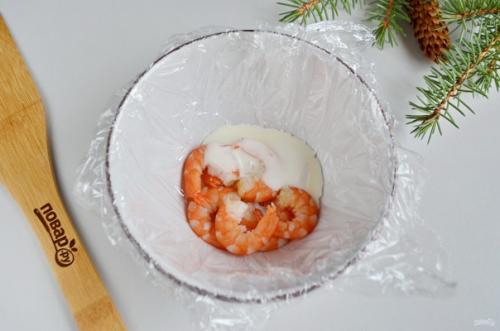 Заливной салат с креветками и авокадо. 05