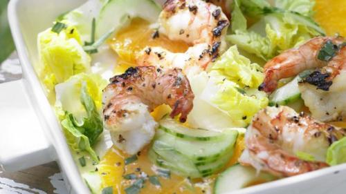 Салат с креветками и апельсинами.