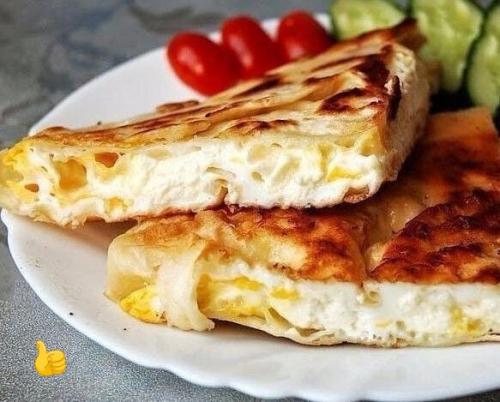 Яичница с сыром в лаваше.
