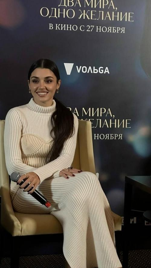 Турецкая звезда Ханде эрчел недавно прилетела в Москву на премьеру своего нового фильма 