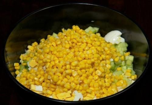 Салат из крабовых палочек с пекинской капустой. 04