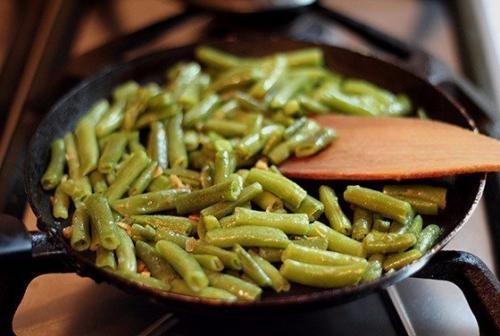 Сочный хрустящий гарнир из стручковой фасоли просто невероятен!