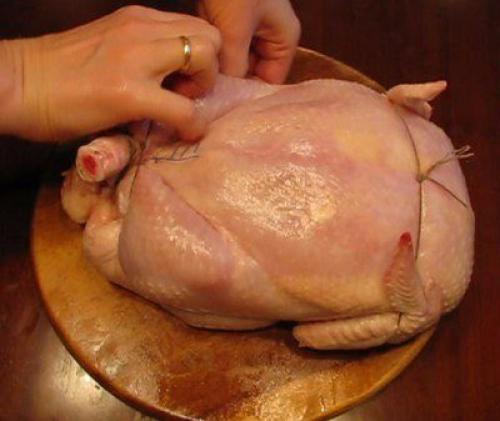 Курица, фаршированные блинчиками свининой и яйцами. 03