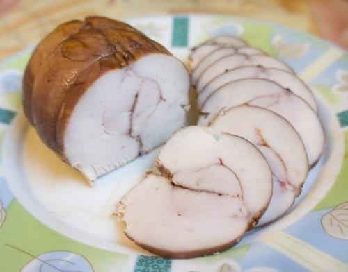 Пастрома из куриной грудки в винном маринаде. Пастрома из куриной грудки в винном маринаде.
