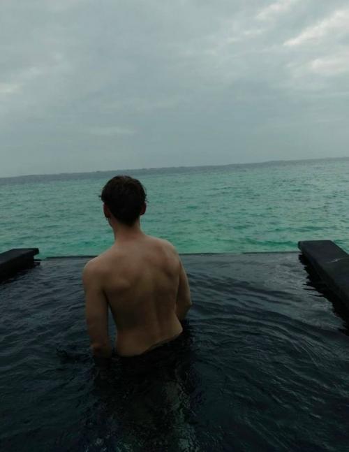 Ваня дмитриенко отдохнул на Шри-Ланке вместе с Анной пересильд. 01