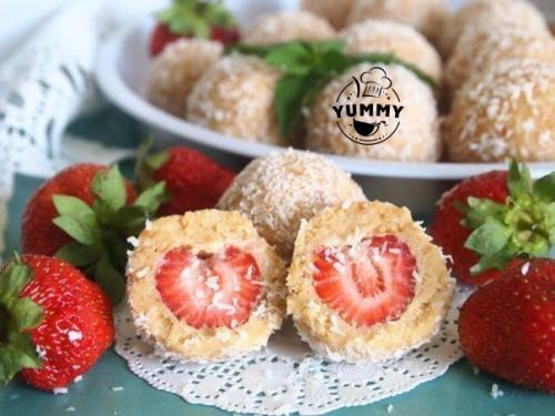 Десертные шарики с клубникой?