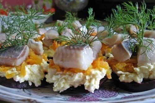 Порционная закуска с селёдочкой.

