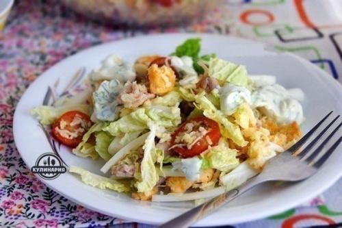 Салат Цезарь по-русски.